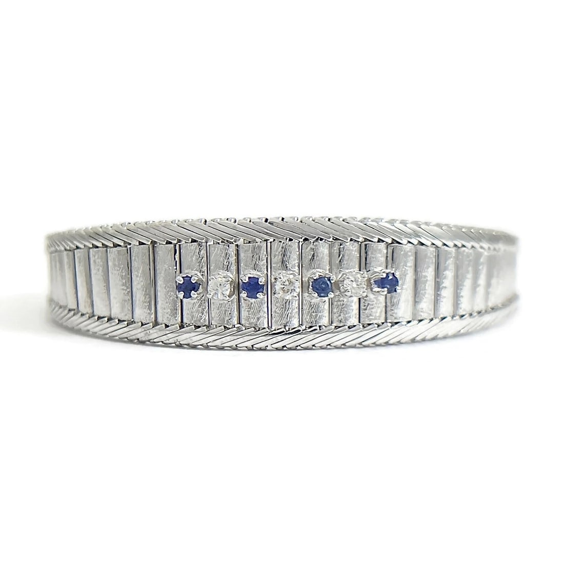 Vintage Blue Sapphire Diamond Wide Flex Bracelet 14K White Gold, 32.22 Grams: Vintage Blue Sapphire Diamond Wide Flex Bracelet 14K White Gold, 32.22 Grams This beautiful vintage bracelet will add flare to any outfit. Please let us know if you have any questions. Circa: 1940's G