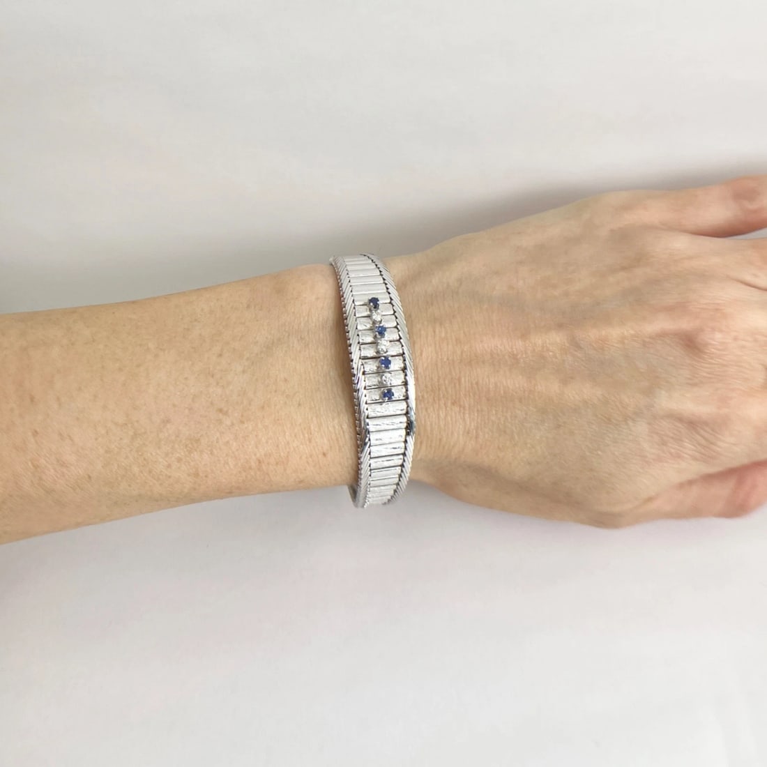 Vintage Blue Sapphire Diamond Wide Flex Bracelet 14K White Gold, 32.22 Grams - 4