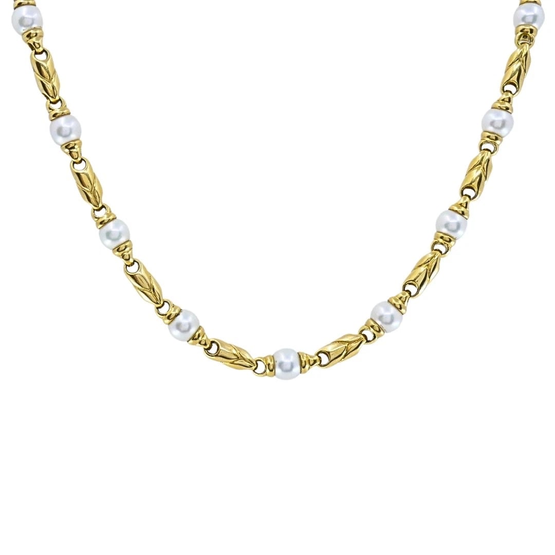 Bvlgari Bulgari Passo Doppio Pearl 18k Gold Link Necklace: DESIGNER: Bvlgari CIRCA: 1990s MATERIALS: 18k Gold GEMSTONE: Pearl WEIGHT: 63.4 Grams MEASUREMENTS: 16â€ x 5/16â€ HALLMARKS: BVLGARI, 750, 1970ALITEM DETAILS:Bvlgari 
