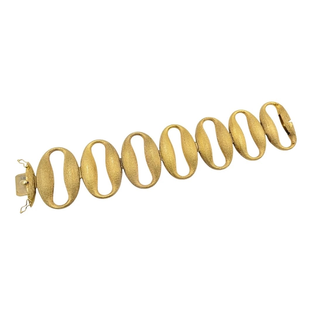 Vintage 14k Gold Modernist Open Oval Link Bracelet: MATERIALS: 14k Gold WEIGHT: 51.8 Grams MEASUREMENTS: 1 5/8" x 7 5/8" HALLMARKS: 585, 14ITEM DETAILS:Vintage 14k Gold Modernist Open Oval Link BraceletThis vintage 14k gold bracelet is a striking examp