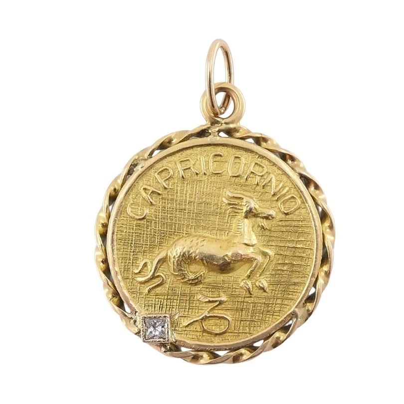 Vintage 18k Gold Reversible Capricorn Pisces Zodiac Pendant Diamond Accent: Materials: 18k Gold Gemstone: Diamond Weight: 6.9 Grams Measurement: Diameter - 1"ITEM DETAILS:Vintage 18k Gold Reversible Capricorn Pisces Zodiac Pendant Diamond Accent This vintage 18k gold zodiac p