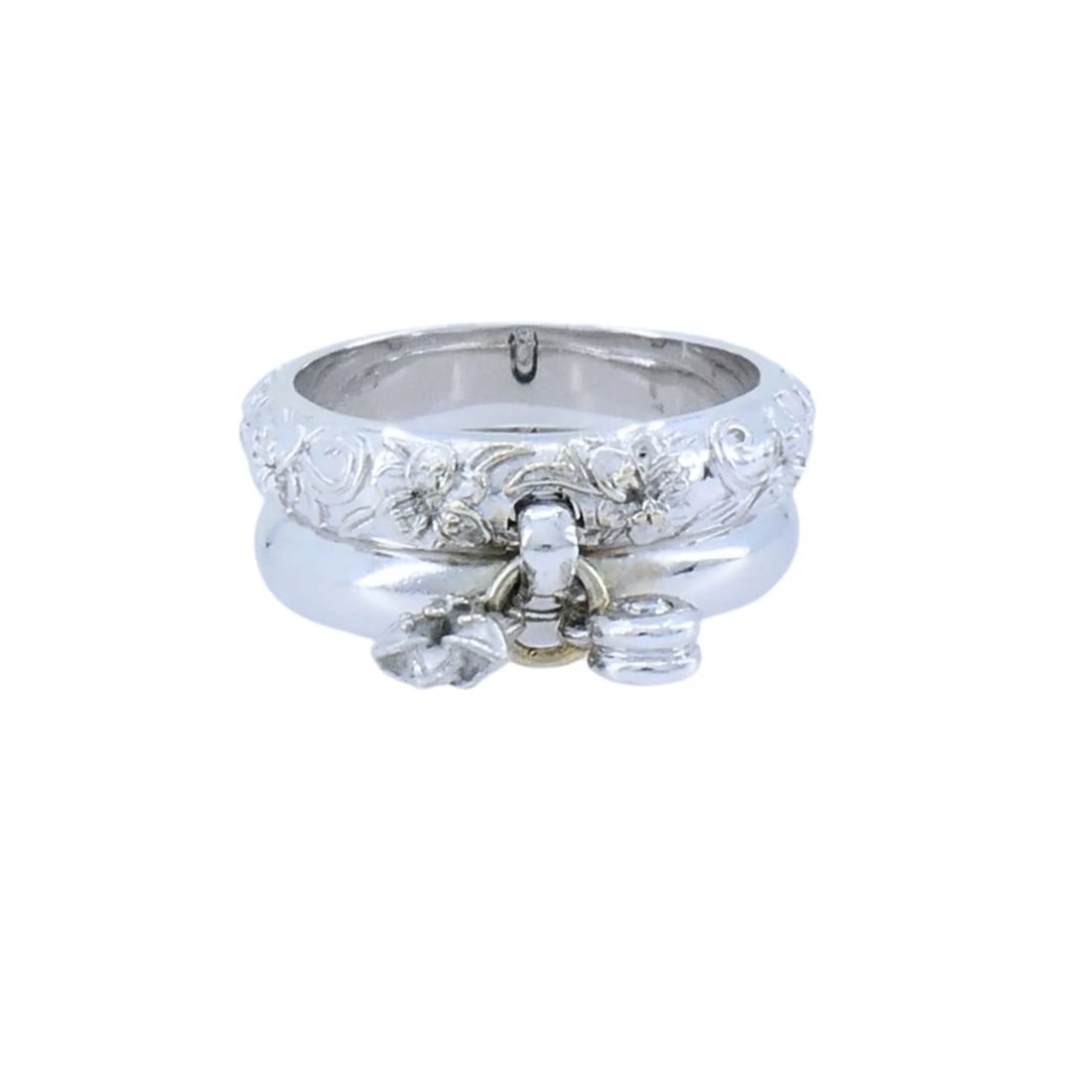 Carrera y Carrera 18K White Gold Double Ring with Diamond Floral Design: NS JTOO Carrera y Carrera 18k White Gold Double Ring Diamond Floral Design This vintage Carrera y Carrera ring is crafted in 18k white gold and features a distinctive double band construction. One ban
