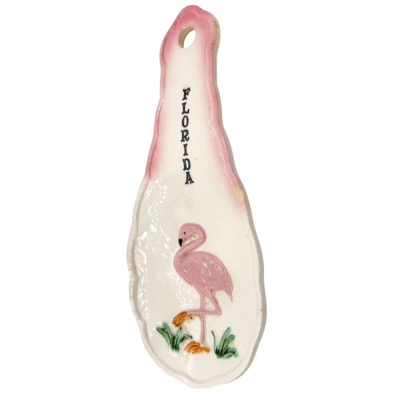 MCM Hand Painted Spoon Rest 3D Flamingo Florida w/ Tropical Beach Theme: Mid-Century Era pink and green 3D flamingo "Florida" ceramic spoon rest with a curious flamingo in the grass. The spoon rest features a beautifully detailed pink flamingo standing on a lush green gras
