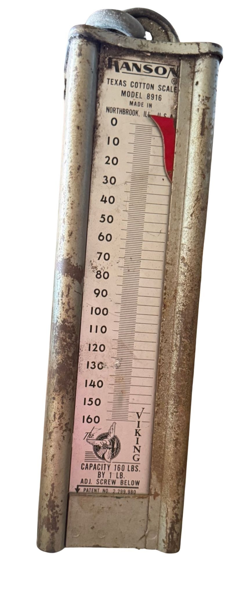 Vintage Hanson Model 8916 Texas Cotton Scale: A vintage Hanson Model 8916 Texas Cotton Scale, manufactured in Northbrook, Illinois, USA. This industrial-style spring scale features a robust metal construction with a rectangular body and a clear,