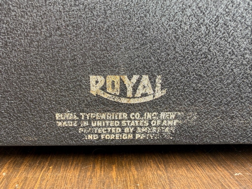 Royal Arrow Portable Typewriter with Case - 4