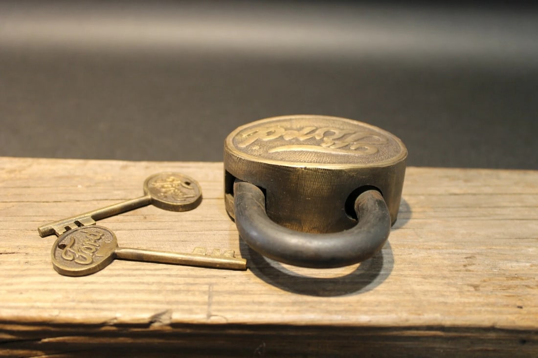 Brass & Iron Trunk Chest Box Ford Lock Padlock - 7