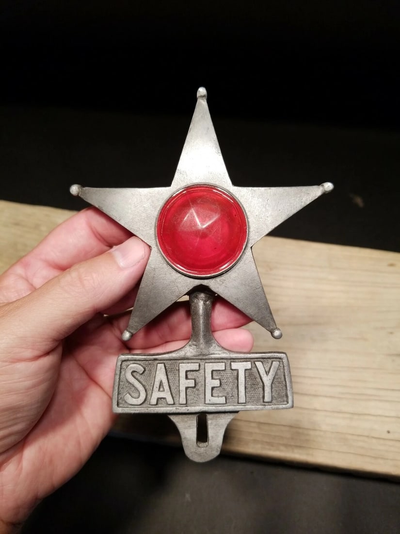 Aluminum Safety Star Car License Plate Fob Topper: 6 1/2" tall x 4 1/2" wide Wonderful reproduction safety license plate topper. Good detail aluminum, slightly aged to look like an antique. Certainly hard to tell its age. Reserve: $20.00 Shipping: Dom