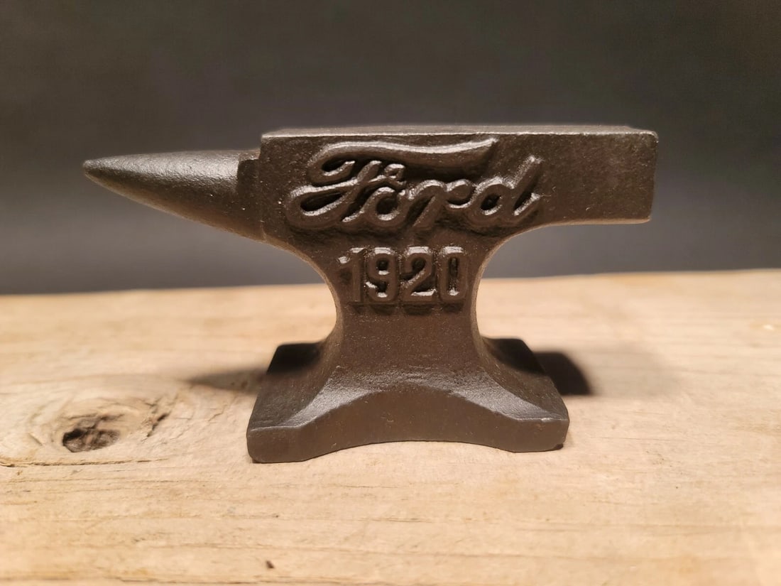 Cast Iron Ford Miniature Anvil: 4 3/4" long x 2 1/2" Tall x 1 3/4" Wide 1 lb. 5 oz. A wonderful reproduction cast iron collectible advertising Ford. Advertising pieces like this many times were given to shops or used as sales