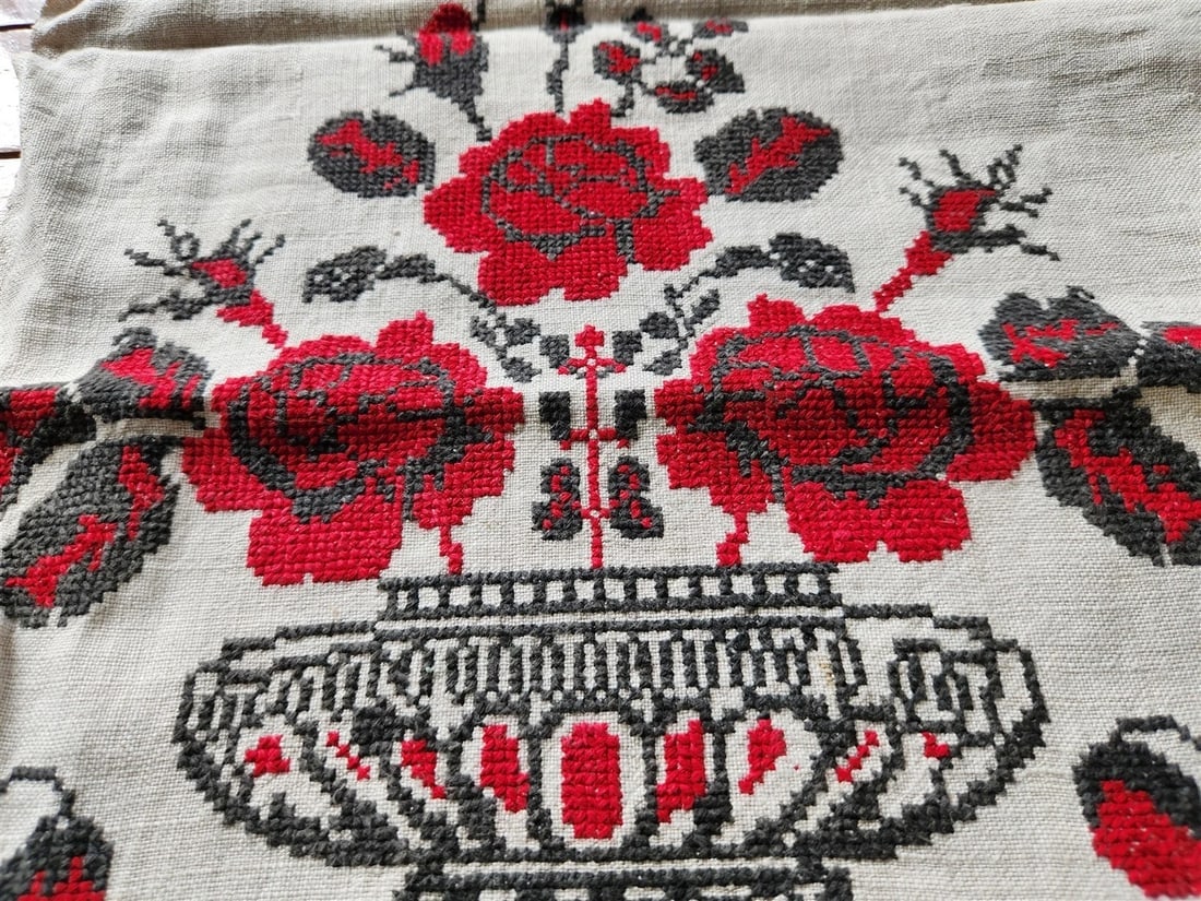 VINTAGE RUSSIAN EMBROIDERED LINEN RUSHNIK or TABLE RUNNER w/FLOWERS - 4