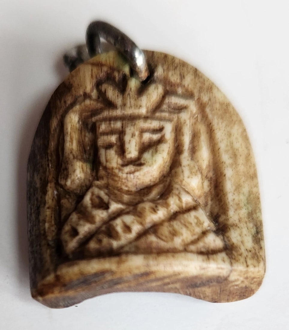 19th century CARVED HORN PENDANT w/ MAN'S FACE antique: Size 1 by 1" Please see my other auctions Thank You Reserve: $49.00 Shipping: Domestic: Flat-rate of $25.00 to anywhere within the contiguous U.S. International: Foreign shipping rates are determined