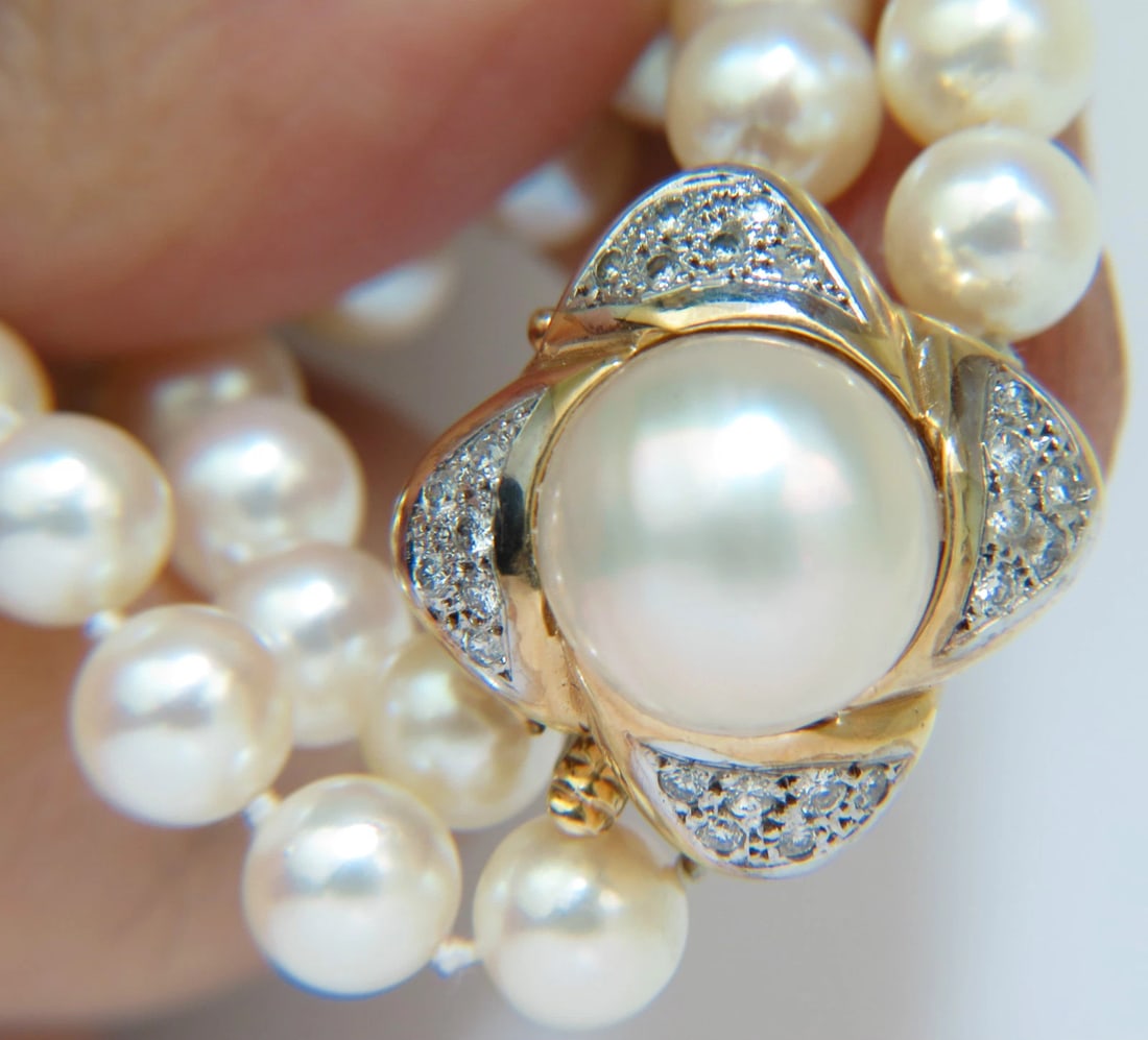 7.50mm JAPANESE DOUBLE STRANDED PEARLS .75CT DIAMONDS CLASP NECKLACE 14kt**: Title: 7.50mm JAPANESE DOUBLE STRANDED PEARLS .75CT DIAMONDS CLASP NECKLACE 14kt** Description: 7.50mm Natural double stranded Japanese pearls With 14kt. yellow gold clasp On clasp 13mm mabe pearl &