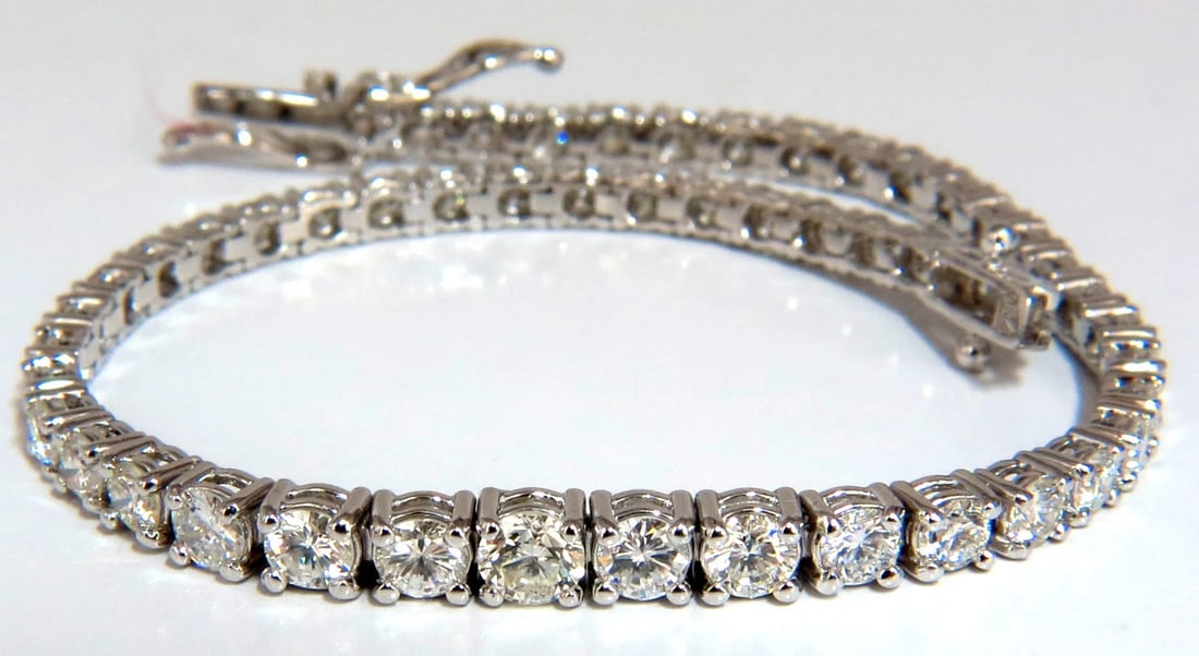 4.26ct natural diamonds graduated tennis bracelet 18kt gold F/G Vs *v: Title: 4.26ct natural diamonds graduated tennis bracelet 18kt gold F/G Vs *v Description: Graduated Tennis 4.26ct. Natural diamonds bracelet. Round, full cuts F/G color Vs-2 clarity. 18kt. white gold 