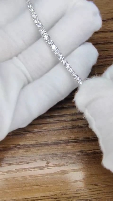 4.26ct natural diamonds graduated tennis bracelet 18kt gold F/G Vs *v - 3