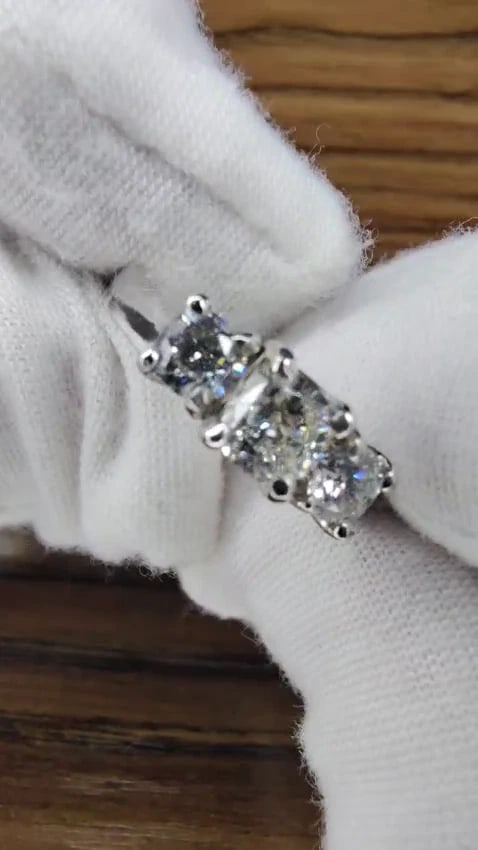 1.08CT CLASSIC THREE NATURAL CUSHION & ROUNDS DIAMOND RING 14KT *v - 3