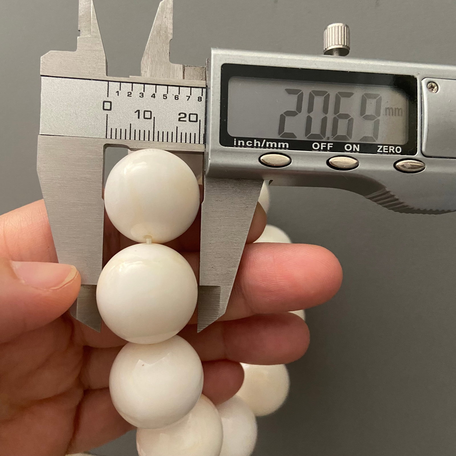 20mm Large Tridacna Gigas (Giant Clam) Shell Beads Bracelet - 10