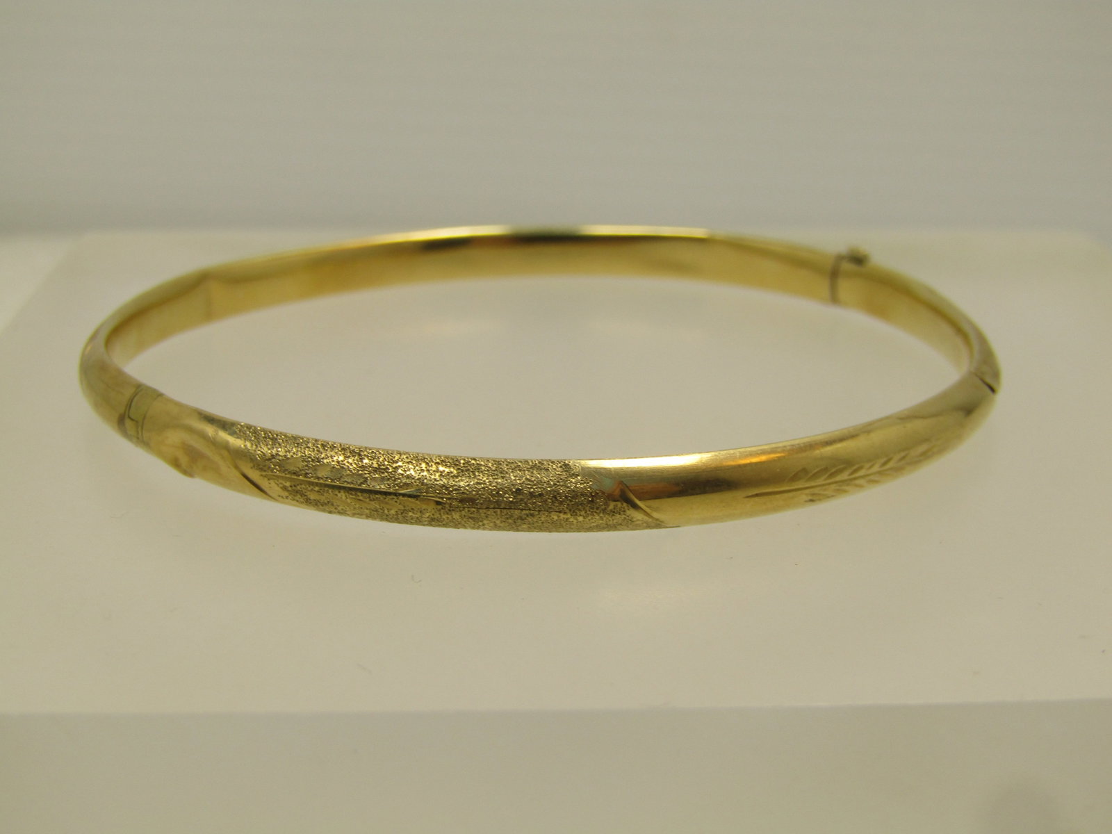 Vintage 10kt Hinged Bangle Bracelet, 7.5" 1940'S-1950'S (1 of 8)