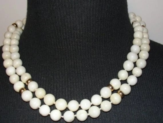 Angelskin Coral Flapper Necklace Opera Style 1940s With 14 Kt Gold Beads - 3