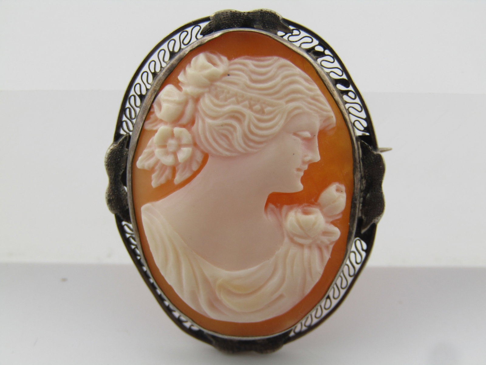 Vintage 14kt Carved Cameo Brooch/Pendant, Pre-Mid-Century.: Title:Vintage 14kt Carved Cameo Brooch/Pendant, Pre-Mid-Century. Description:14kt Carved Cameo Brooch/Pendant. Pre mid-century. This is a carved shell cameo set in 14kt white gold bezel with filigree