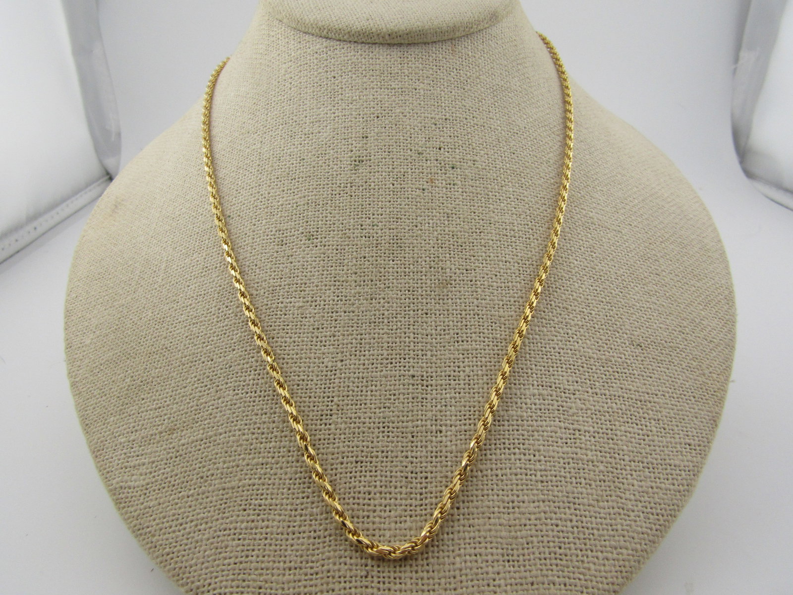 14kt Twisted Rope Chain Necklace, 2mm, 28", Signed Cei, 1990'S: Title:14kt Twisted Rope Chain Necklace, 2mm, 28", Signed CEI, 1990's Description:14kt Twisted Rope Chain Necklace, 2mm, 28", Signed CEI, 1990's. This has a lobster clasp. It is 2mm wide and is marked