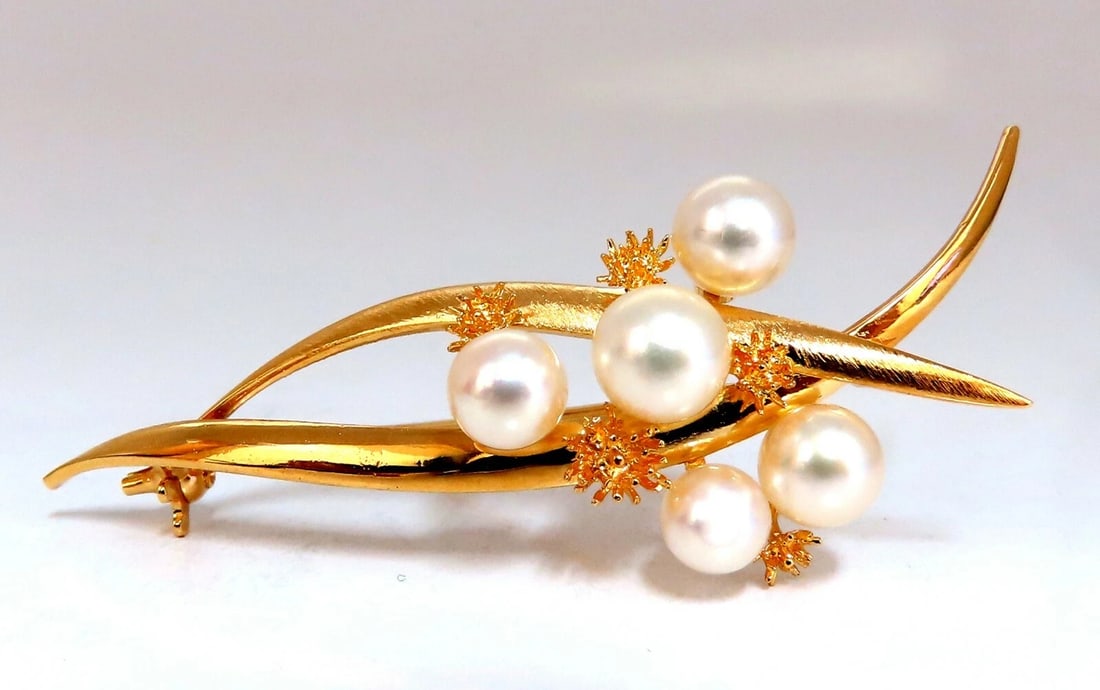 Akoya Pearls 14 Karat Gold Pin **: Title: Akoya Pearls 14 Karat Gold Pin ** Description: Pearl Pendant Brooch 6.7mm Japanese Akoya pearls 14kt yellow gold 8 grams 2.4 inch long All Items come with a Free White ribbon gift box. Reserve: