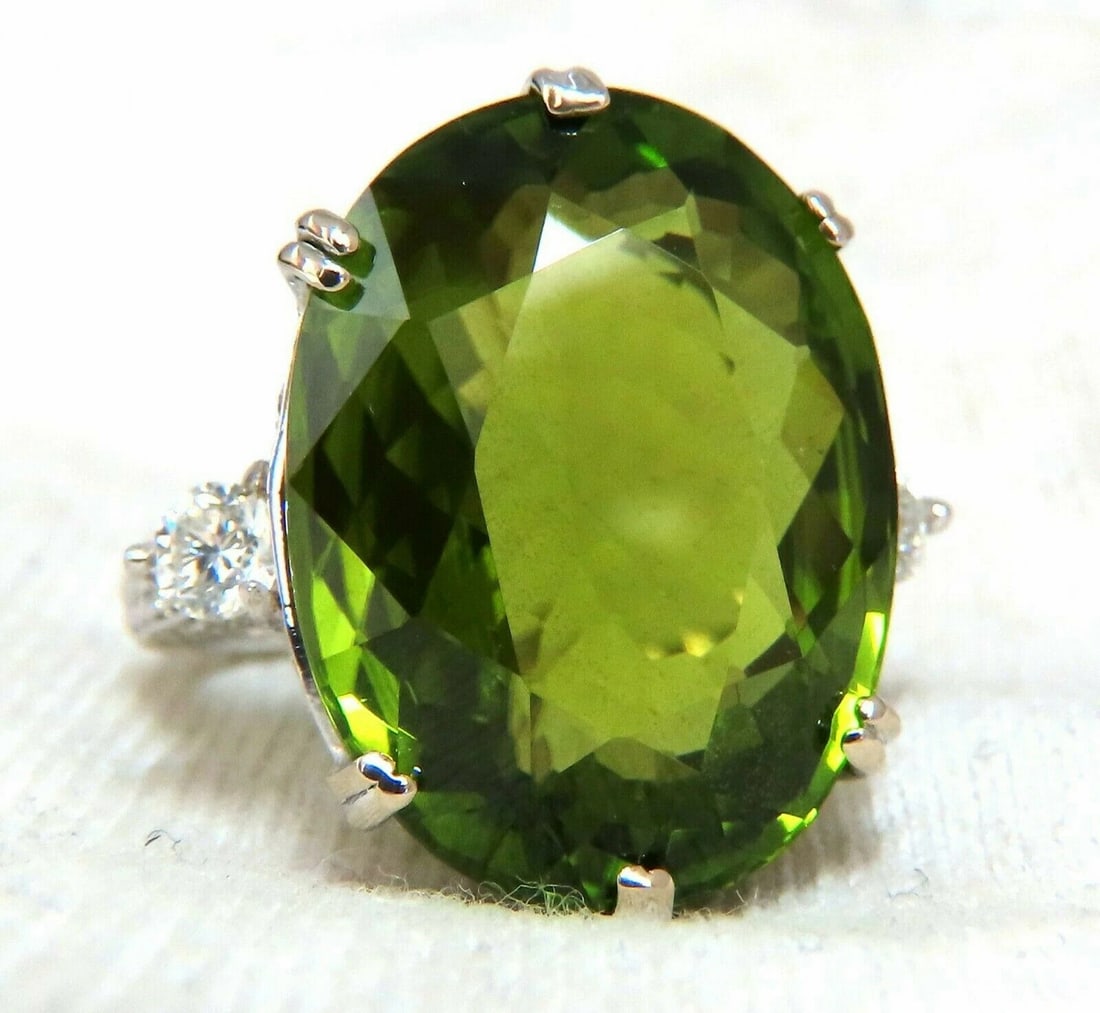 GIA Certified 35.63ct Natural Green Peridot Diamonds Rings 18kt *v: Title: GIA Certified 35.63ct Natural Green Peridot Diamonds Rings 18kt *v Description: Oval Cut Peridot Classic Raised GIA Certified 33.97ct. Natural Peridot ring. Oval cut, clean clarity & Transparen