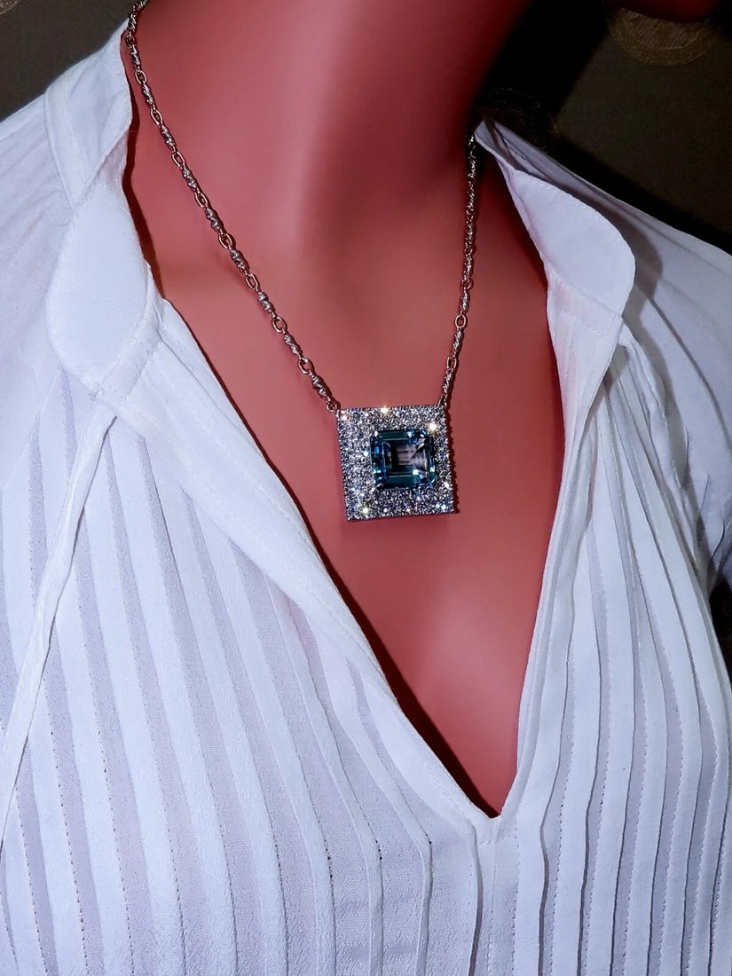 GIA Certified 25.48ct. Natural "Blue" Aquamarine 15ct Diamonds Necklace 18kt** - 7