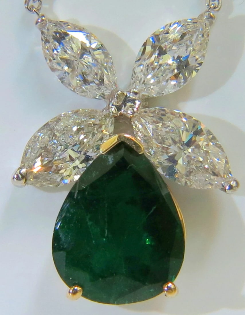8.31CT NATURAL DIAMOND EMERALD PENDANT STAR 14kt Gold **: Title: 8.31CT NATURAL DIAMOND EMERALD PENDANT STAR 14kt Gold ** Description: MAGNIFICENT JEWELS The Star Drop Emerald 4.60ct. Natural emerald Supreme green Taste of the Zambia Jungles 12.80mm X
