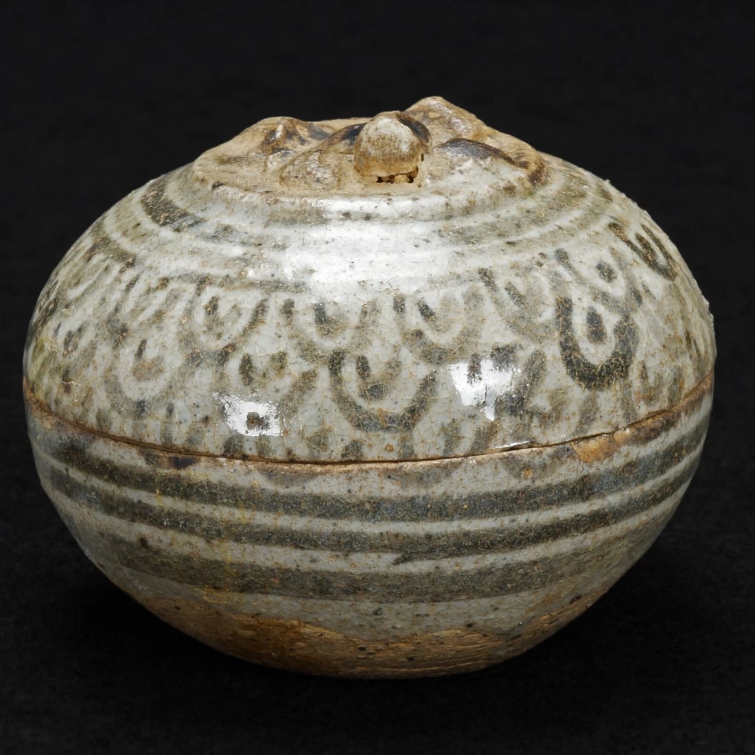 Thai Sawankhalok Stoneware Paste Box 15th C - 3
