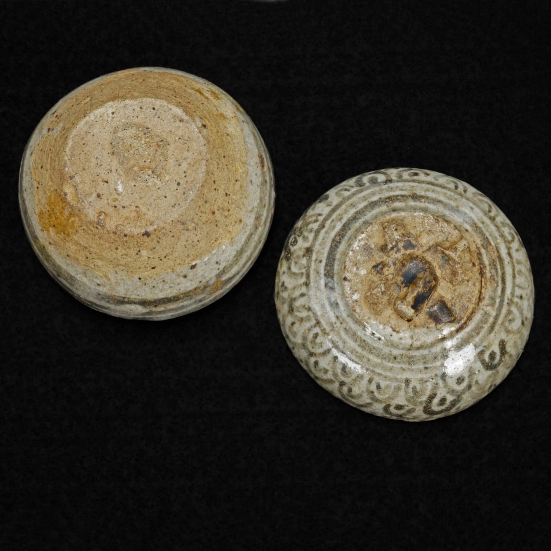 Thai Sawankhalok Stoneware Paste Box 15th C - 6