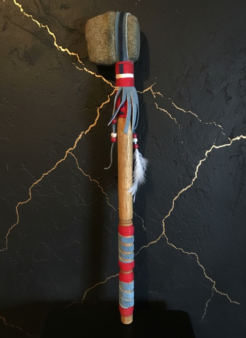 Handmade Vintage Native American Stone Head War Club Tomahawk Folk Art: Title:Handmade Vintage Native American Stone Head War Club Tomahawk Folk Art Description:This authentic Native American stone tomahawk war club is a striking piece of traditional craftsmanship acquire