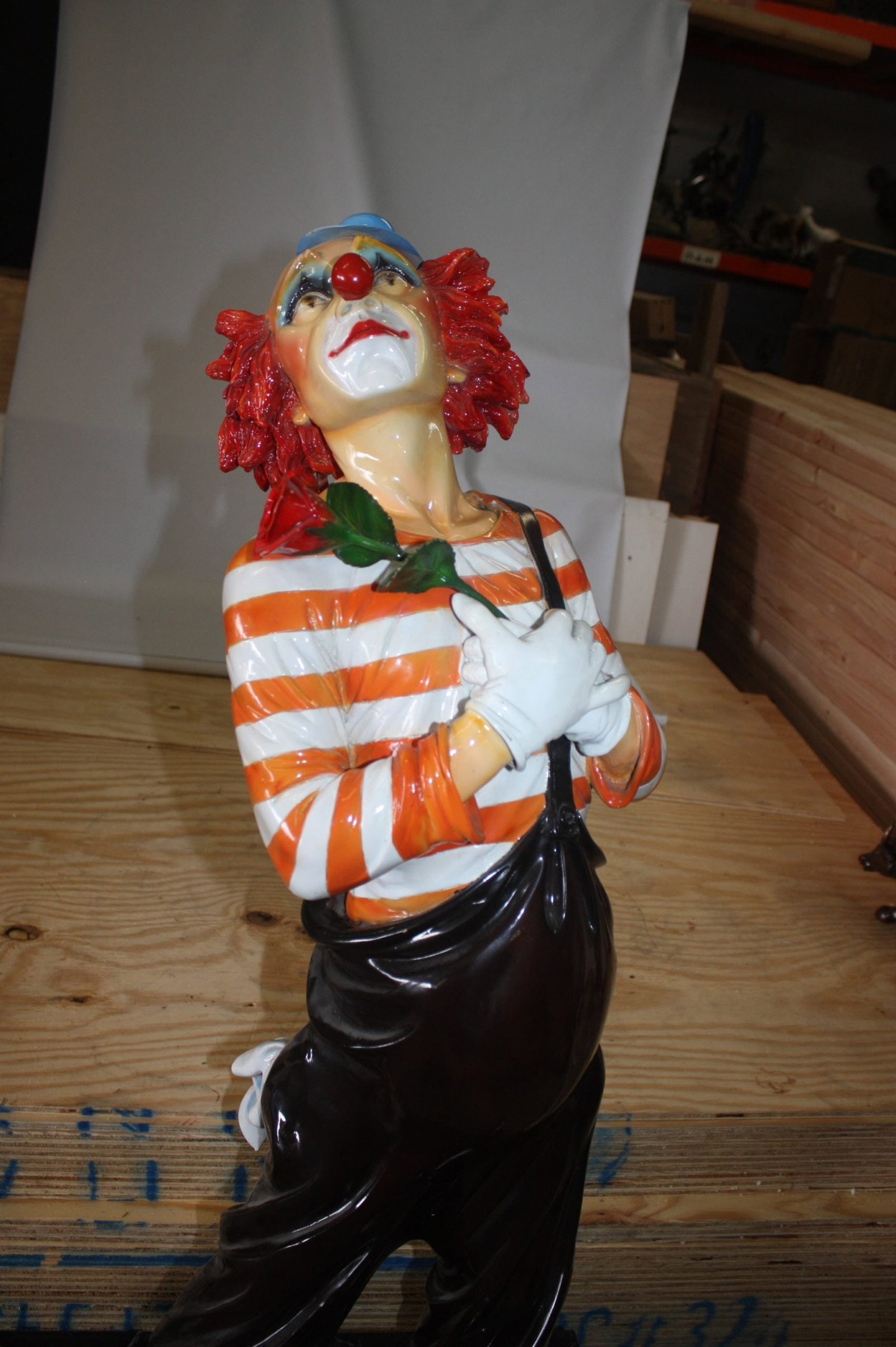 Bronze Standing Clown With Flowers Statue - 4