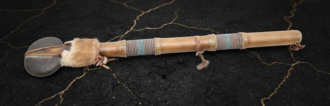 Vintage Sioux Leather War Club 25" Native American Beaded Stone Weapon: Title:Vintage Sioux Leather War Club 25" Native American Beaded Stone Weapon Description:This beautiful vintage piece features a classic aesthetic and has been preserved in good vintage condition. Ple