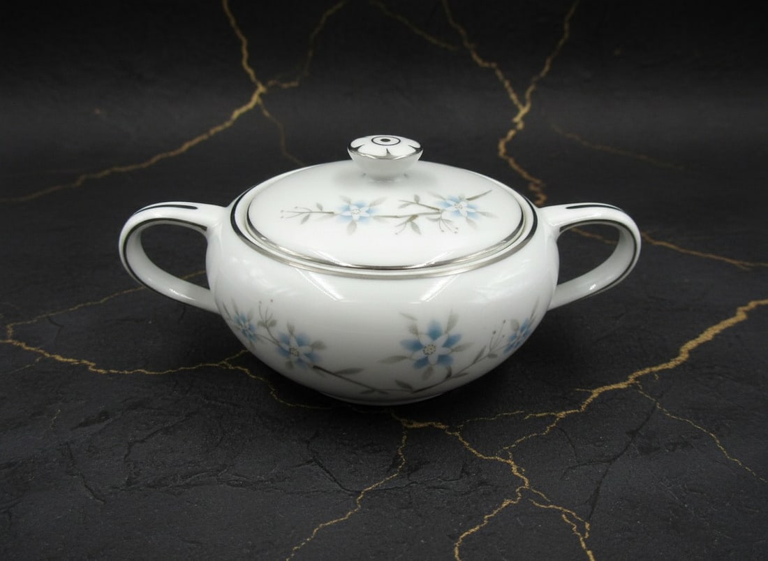 Vintage Floral Porcelain Lidded Sugar Bowl Fine China Made in Japan (1 of 7)