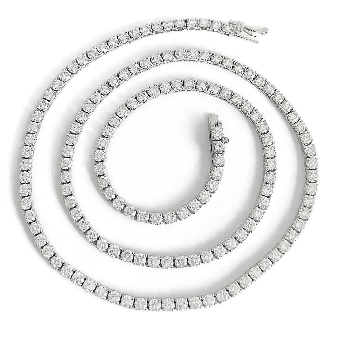 Round Lab-Created Diamond Tennis Necklace 14K White Gold, 16.5 Inches, 10.01 CTW: Round Lab-Created Diamond Tennis Necklace 14K White Gold, 16.5 Inches, 10.01 CTW This is a gorgeous necklace! Please let us know if you have any questions. Diamonds: 147 lab-created round brilliant cu