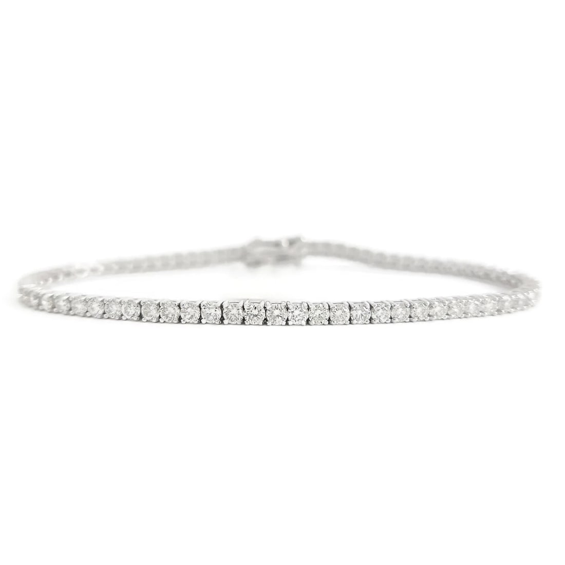 Round Diamond Tennis Bracelet 14K White Gold, 7 Inches, 4.21 CTW: Round Diamond Tennis Bracelet 14K White Gold, 7 Inches, 4.21 CTW This is a lovely classic tennis bracelet! Please let us know if you have any questions :) Diamonds: 71 round brilliant cuts, 4.21 ctw,