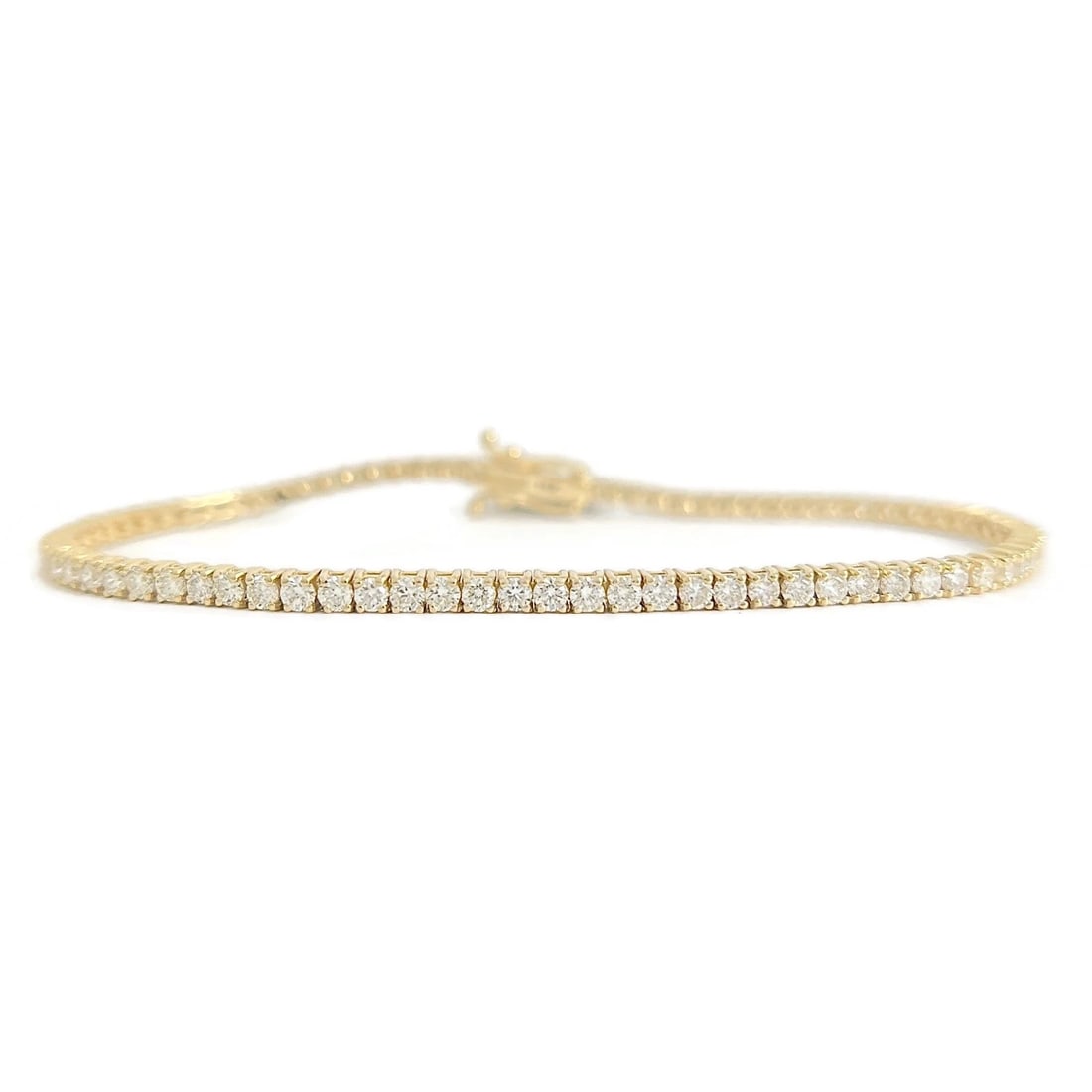 Round Diamond Tennis Bracelet 14K Yellow Gold, 7 Inches, 3.01 CTW: Round Diamond Tennis Bracelet 14K Yellow Gold, 7 Inches, 3.01 CTW This is a lovely classic tennis bracelet! Please let us know if you have any questions :) Diamonds: 82 round brilliant cuts, 3.01