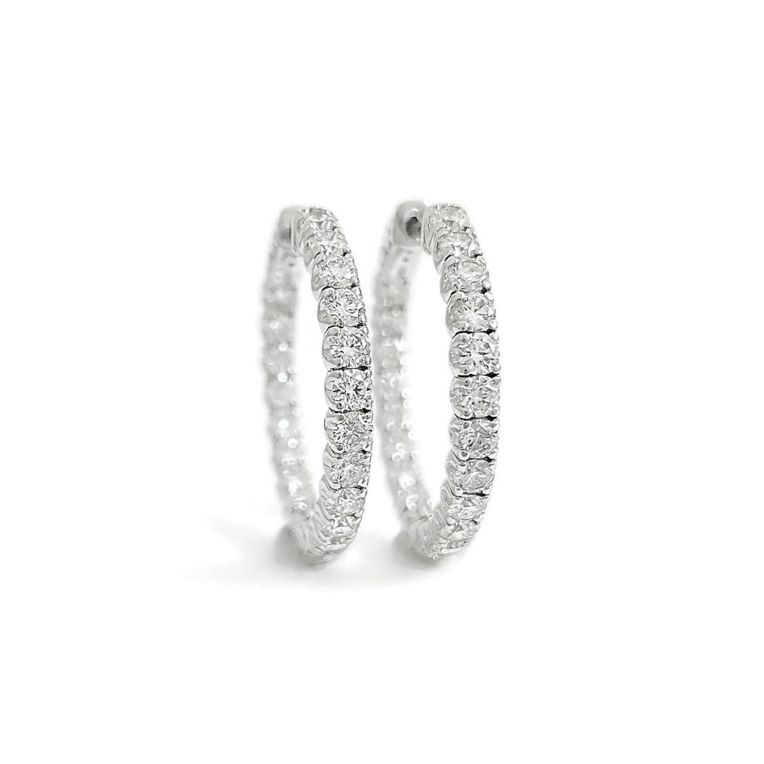 Inside-Out Diamond Hoop Earrings 14K White Gold, 1 Inch, 3.42 CTW: Inside-Out Diamond Hoop Earrings 14K White Gold, 1 Inch, 3.42 CTW These are gorgeous hoop earrings! Please let us know if you have any questions. Diamonds: 42 round brilliant cuts, 3.42 ctw, G-H, VS2-