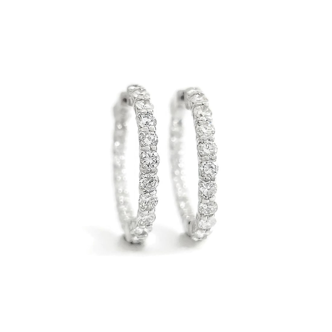 Inside-Out Diamond Hoop Earrings 14K White Gold, 1 Inch, 3.25 CTW: Inside-Out Diamond Hoop Earrings 14K White Gold, 1 Inch, 3.25 CTW These are gorgeous hoop earrings! Please let us know if you have any questions. Diamonds: 40 round brilliant cuts, 3.25 ctw, F-G,