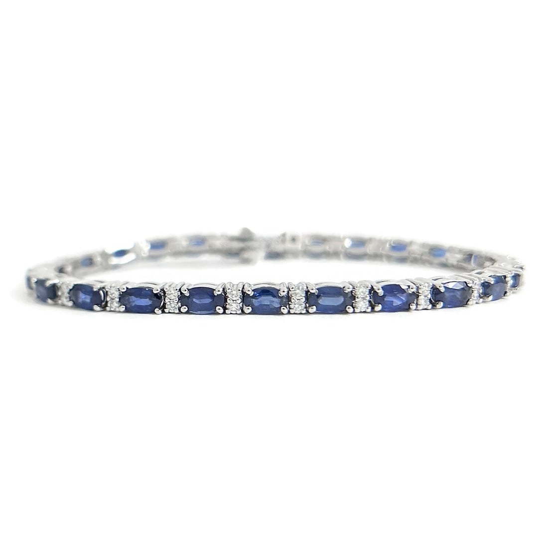 Oval Blue Sapphire Diamond Gemstone Tennis Bracelet 14K White Gold, 8.81 CTW: Oval Blue Sapphire Diamond Gemstone Tennis Bracelet 14K White Gold, 8.81 CTW This is a gorgeous bracelet! Please let us know if you have any questions :) Gemstones: 24 oval blue sapphires 8.16 ctw