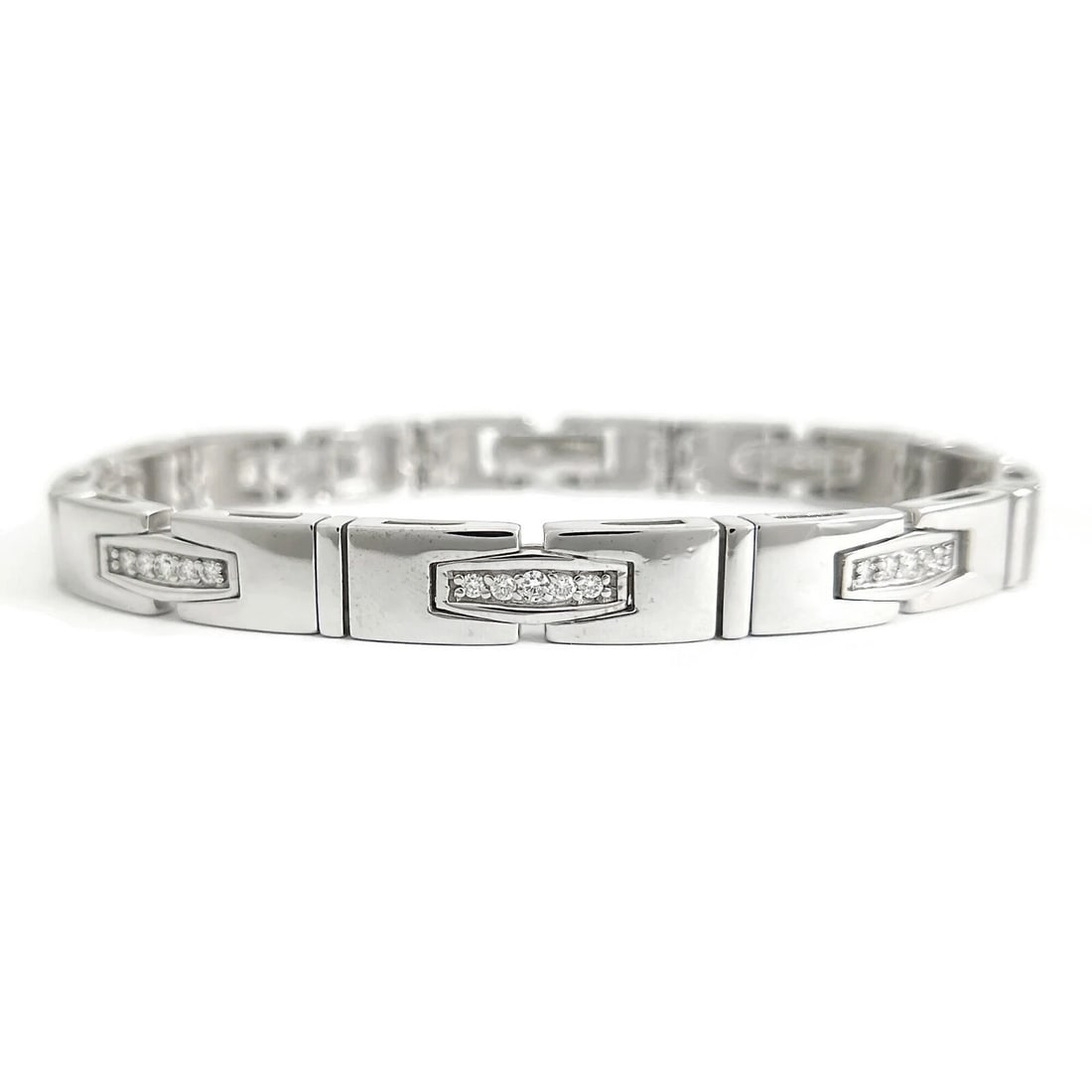 Men's Bar Link Diamond Bracelet 14K White Gold, 3.75 CTW, 8.5 Inches, 30.54 Gram: Men's Bar Link Diamond Bracelet 14K White Gold, 3.75 CTW, 8.5 Inches, 30.54 Gram Make a statement with the diamond bracelet. Please let us know if you have any questions. Diamonds: 40 round brilliant