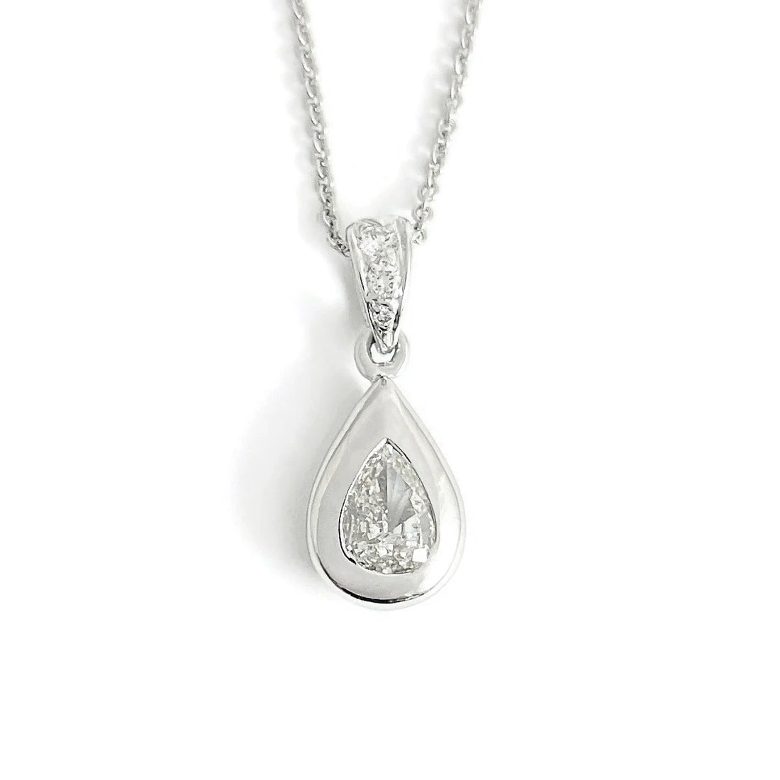 Pear Bezel-Set Diamond Teardrop Pendant Necklace 14K White Gold .62 CTW: Pear Bezel-Set Diamond Teardrop Pendant Necklace 14K White Gold .62 CTW Make a statement with this beautiful necklace. Please let us know if you have any questions :) Diamonds: .62 ctw; 1 pear shape