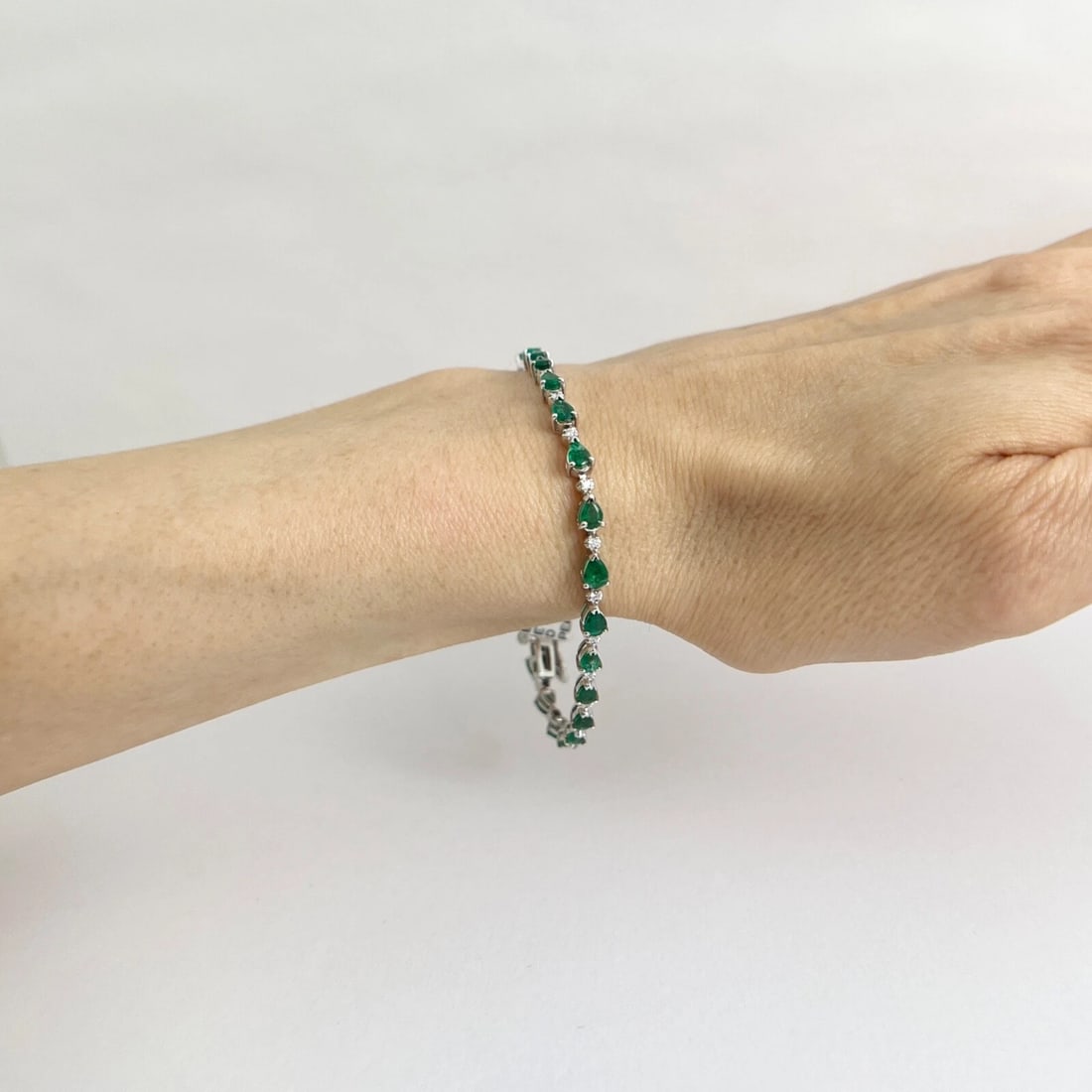 Pear Green Emerald Diamond Gemstone Tennis Bracelet 14K White Gold, 3.68 CTW - 4