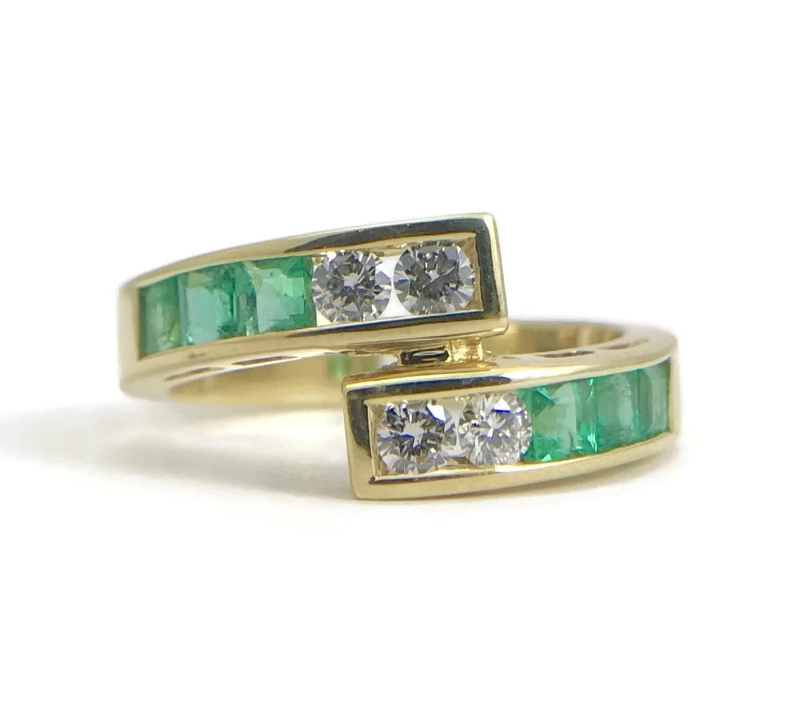 Green Emerald Diamond Channel-Set Wrap Bypass Band Ring 18K Yellow Gold, 1.18 TW: Green Emerald Diamond Channel-Set Wrap Bypass Band Ring 18K Yellow Gold, 1.18 TW Make a statement with this gorgeous one-of-a-kind ring! Please let us know if you have any questions. Gemstone: 6
