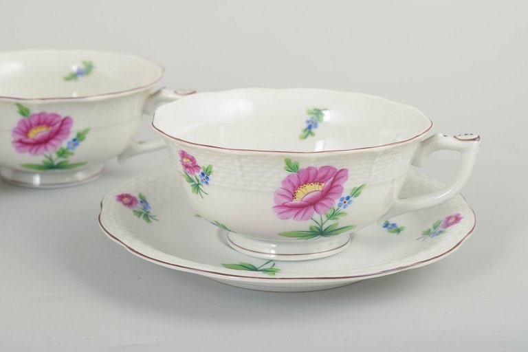 Herend, Hungary. Set of four porcelain teacups with saucers with flowers in pink and blue tones. - 3