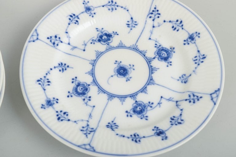 Royal Copenhagen, Denmark. Blue Fluted Plain, set of three porcelain cake plates with decoration in - 3