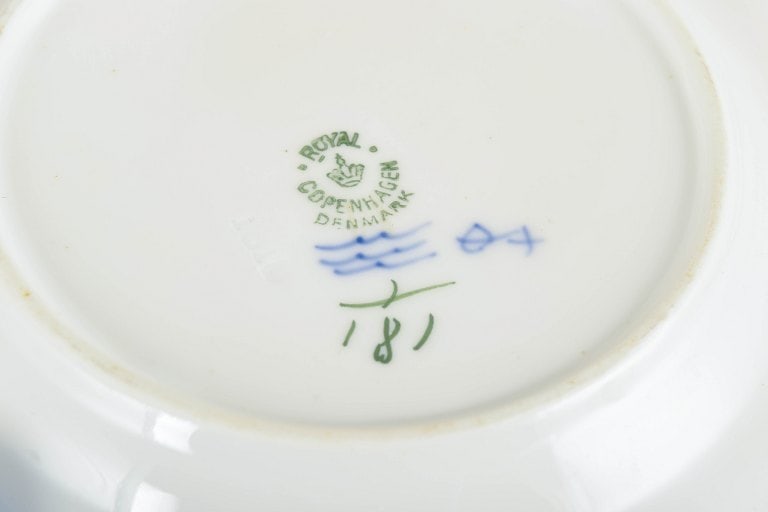 Royal Copenhagen, Denmark. Blue Fluted Plain, set of three porcelain cake plates with decoration in - 4