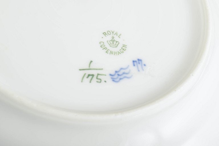 Royal Copenhagen, Denmark. Blue Fluted Plain, set of two porcelain dinner plates with decoration in - 4