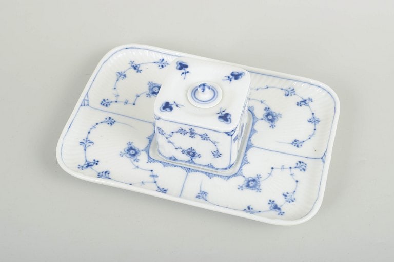 Royal Copenhagen, Denmark. Blue Fluted Plain porcelain inkwell with blue underglaze decoration. - 2