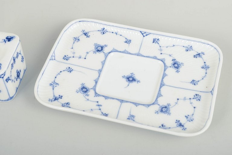 Royal Copenhagen, Denmark. Blue Fluted Plain porcelain inkwell with blue underglaze decoration. - 3