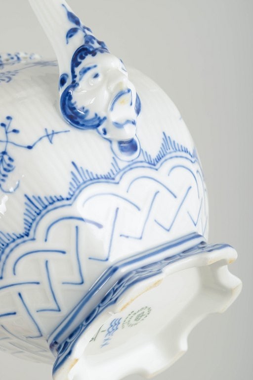 Royal Copenhagen, Denmark. Blue Fluted Full Lace, porcelain teapot with decoration in cobalt blue. - 3